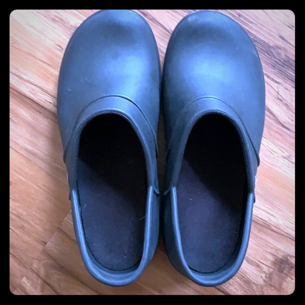 Black work crocs